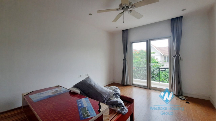 Adjacent four bedroom villas with backyard for rent in Vinhome Riverside Long Bien